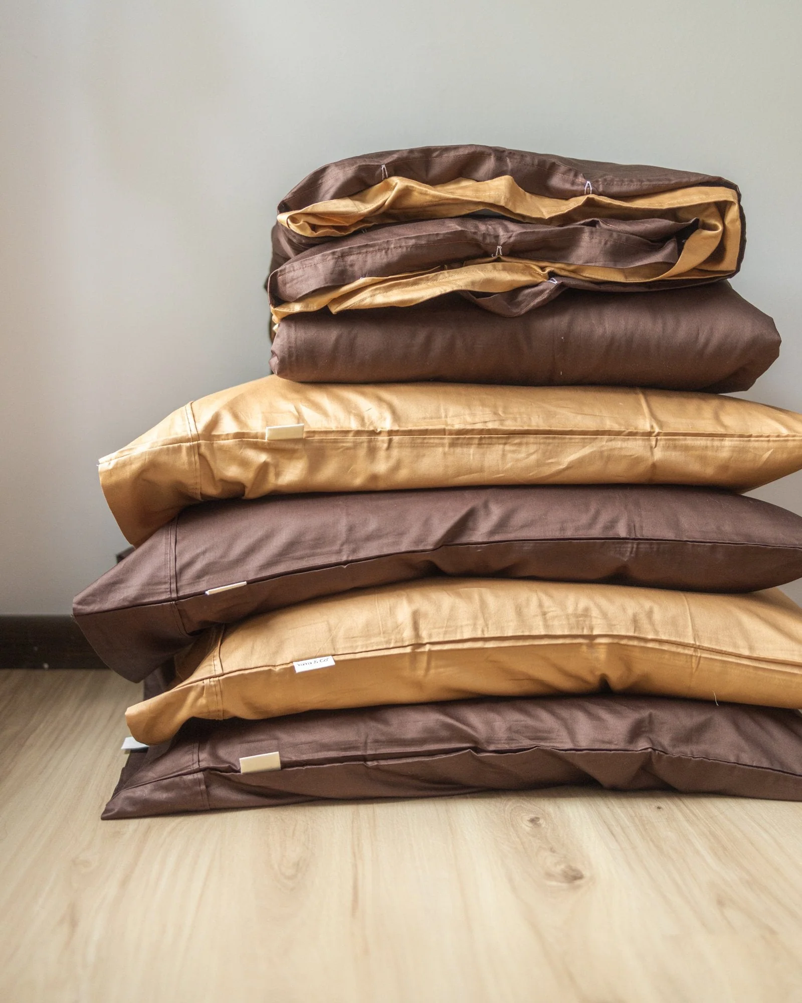 Rosie Reversible Organic Cotton Queen Duvet Cover Set - 400 TC - Image 4